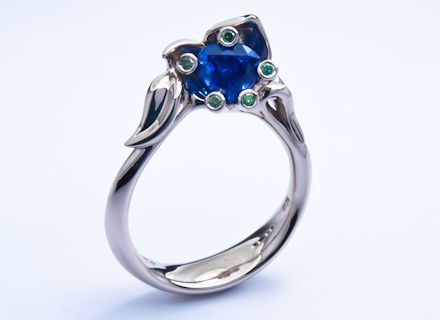 Heart Meadow white gold ring with sapphire and diamonds