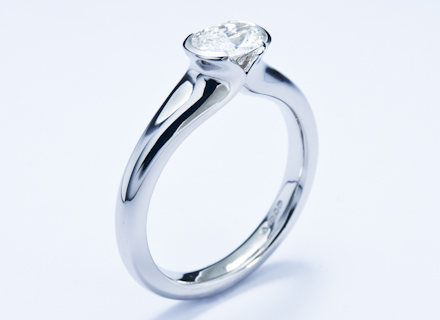 Kiss platinum ring with an oval brilliant cut diamond