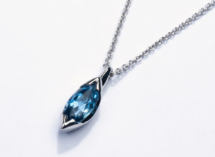 Platinum pendant with Marquise cut Aquamarine 