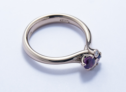 Spring Meadow white gold ring with mauve sapphires and diamonds