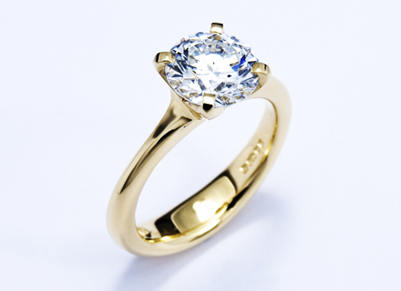 Yellow gold Four claw ring set with round brilliant cut diamond